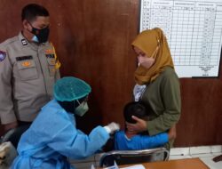 Vaksinasi Merdeka Anak di SDN 06 dan di Cipinang Muara Dipantau Personel Polsek Jatinegara