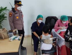 Hari ini di Jatinegara, Puluhan Anak Usia-6-11 Tahun di Vaksin Sinovac