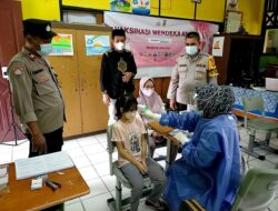 Tiga Lokasi Vaksin Anak Usia 6-11 Tahun di Jatinegaran Dipantau Petugas
