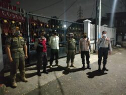 Disiplinkan Warga Patuhi Prokes, Polisi dan Satpol PP Gelar Operasi PPKM di Kramatjati
