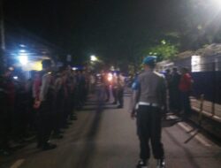 Menangkal Kejahatan Jalanan di Malam Hari, Puluhan Polisi di Pasar Rebo Gelar Operasi Cipkon Mobile
