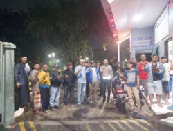 Pastikan Wilayah Kondusif di Bulan Ramadhan, Polisi RW Polsek Ciracas Gelar Ronda ke Pos Kamling Warga