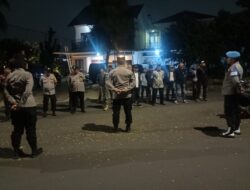 Amankan Wilayah di Malam Hari, Waka Polsek Ciracas Bersama Tiga Pilar Gelar Apel dan Operasi KRKYD