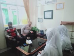 Anggota Unit Samapta Polsek Cipayung Sambang Dialogis di SMK PGRI 16 Jakarta
