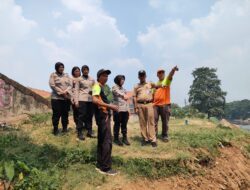 Sejumlah Polisi Lakukan Pengecekan Lokasi Rencana Giat Susur Sungai Ciliwung 