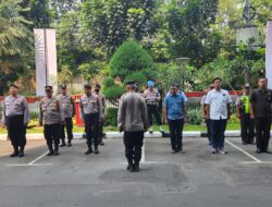 Plh Kapolsek Jatinegara Pimpin Apel Pengamanan Aksi Unras Mahasiswa di Kantor Wijaya Karya