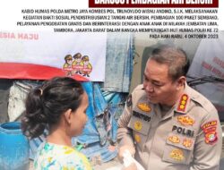 Humas Polda Metro Jaya Gelar Baksos Pembagian Air Bersih