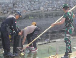 TNI-Polri bersama Pemkot Parepare Gelar Kerja Bakti Bersihkan Sampah di Pasar Lakessi