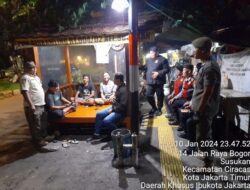 Kunjungan ke Pos Kamling RT 04 Susukan, Polsek Ciracas: Mari Kita Jaga Keamanan dan Ketertiban Lingkungan Kita