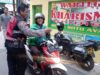 Di Jalan Budi Mulya, Kapolsub Sektor Pademangan Barat Bagi-bagi Takzil kepada Driver Ojol